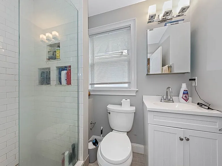 195 E Cottage St #2 — Photo 2