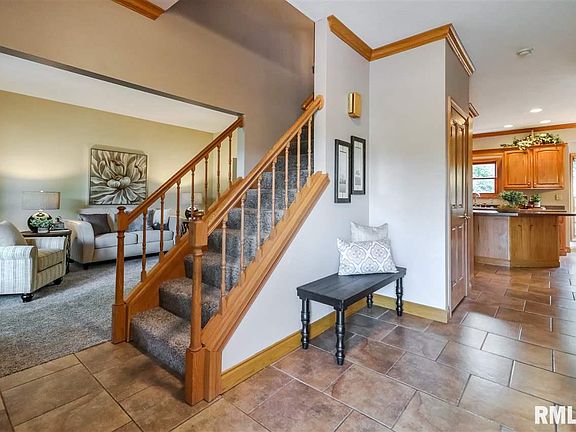 3rd image of 808 Hickory Creek Ct