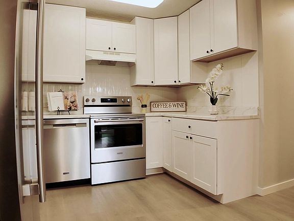 2nd image of 755 S Alton Way Bldg 20 #12C