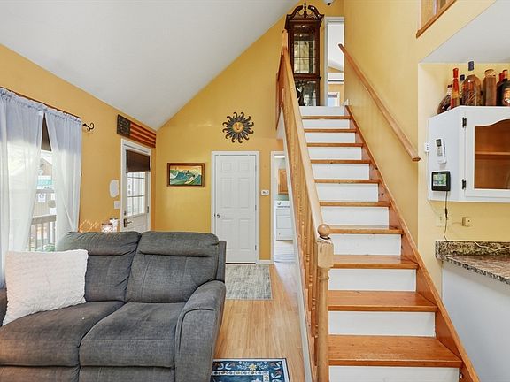 3rd image of 16 Kosta Ave
