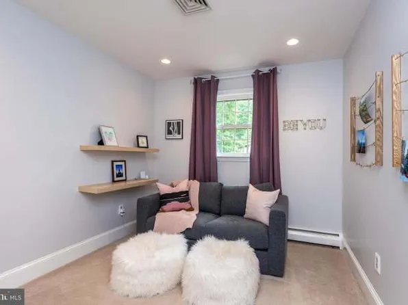 1015 Liberty Ln, Warrington, PA 18976