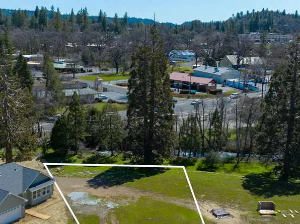 128 Creekside Ct, Murphys, CA 95247