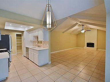 5th image of 402 Heartwood Dr