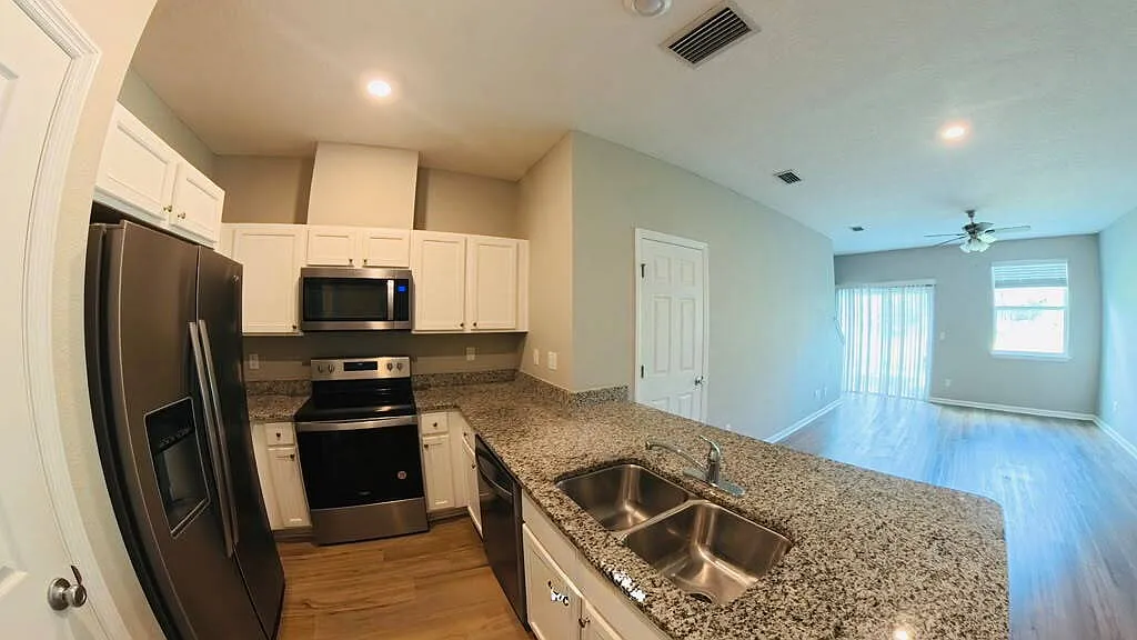 3 bed, 2.0 bath, $1,675 — Photo 2