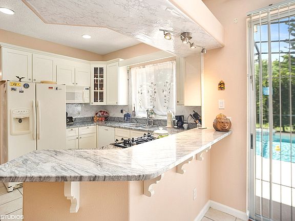 3rd image of 6816 Cherry Grove Cir