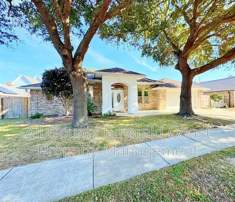3 bed, 2.0 bath, 2080 sqft, $4,000 — Photo 3