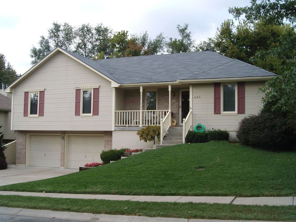 441 Nw Chateau Drive