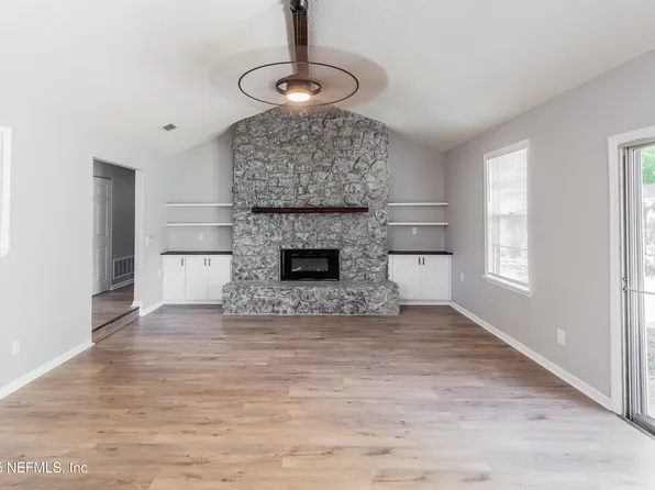 1515 W POINTER Drive W, Jacksonville, FL 32221