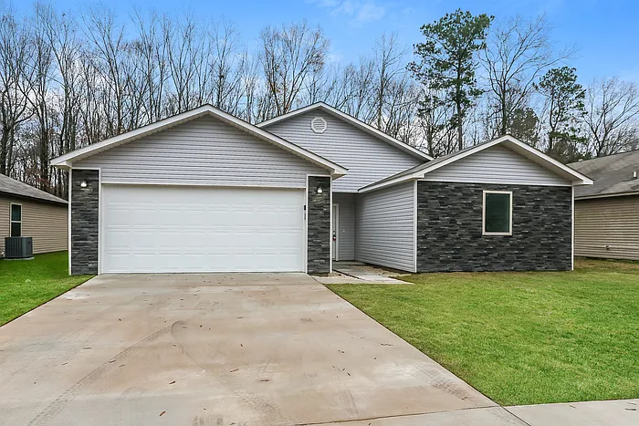 227 Iris St — Photo 1