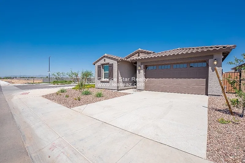 5 bed, 3.0 bath, 1954 sqft, $2,498 — Photo 4
