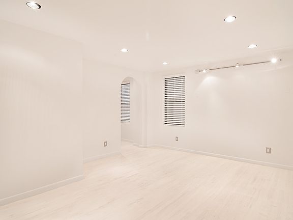 2nd image of 150 W 58th St APT 5C