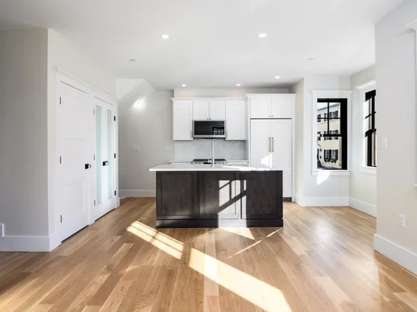 131 Prospect St #B, Newburyport, MA 01950