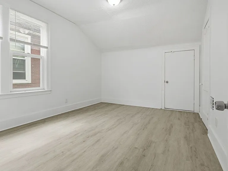 5045 Fairview St — Photo 8