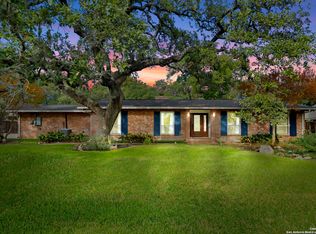 425 Skyforest Dr, Hollywood Park, TX 78232