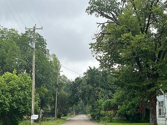 5th image of 402 Keith St