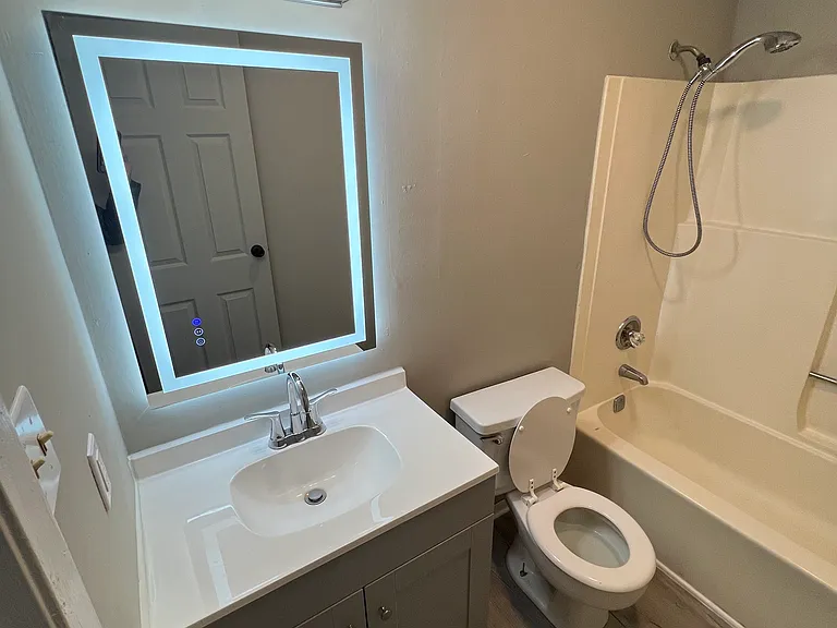 906 N Franklin St #203 — Photo 9