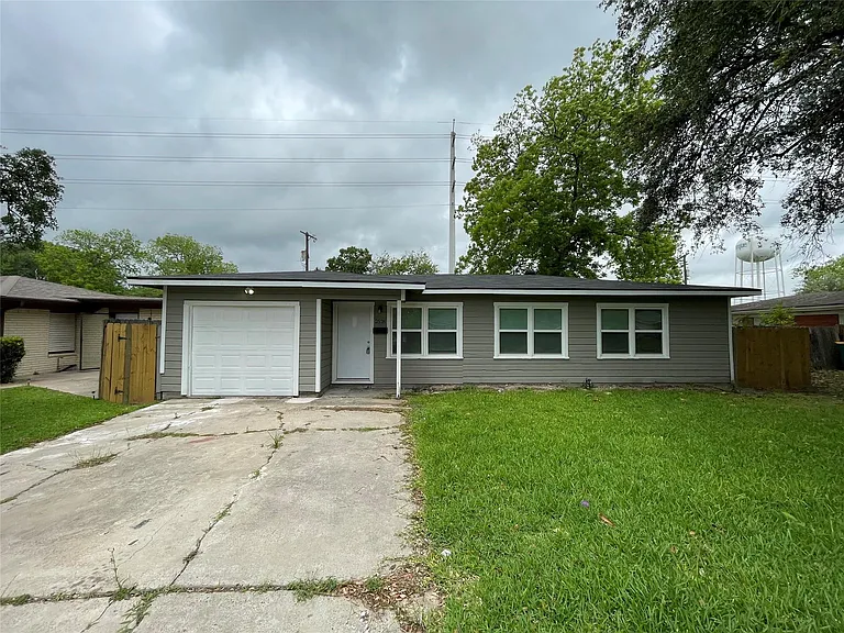 2526 Jackson St — Photo 1