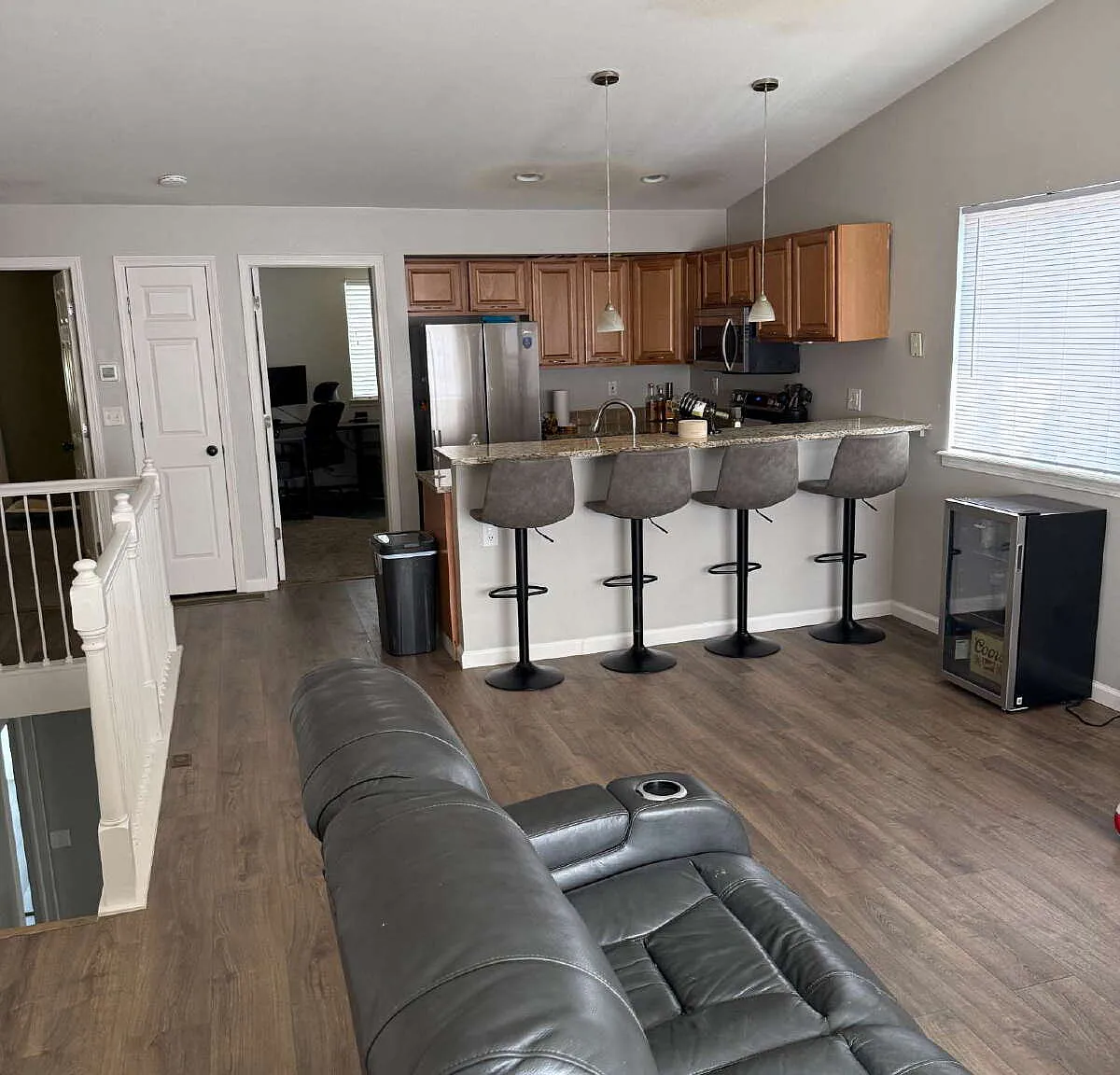 4 bed, 2.0 bath, 1700 sqft, $2,595 — Photo 2
