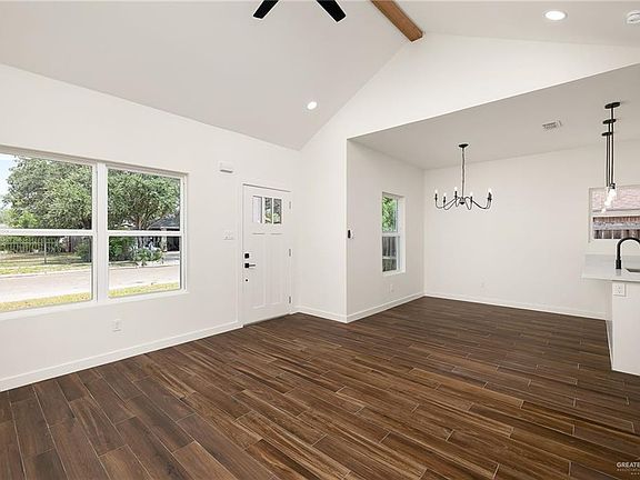 4th image of 604 Pecan Dr E