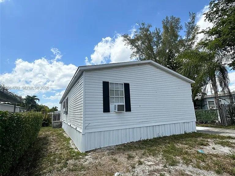 11832 Leeward Pl #H — Photo 1
