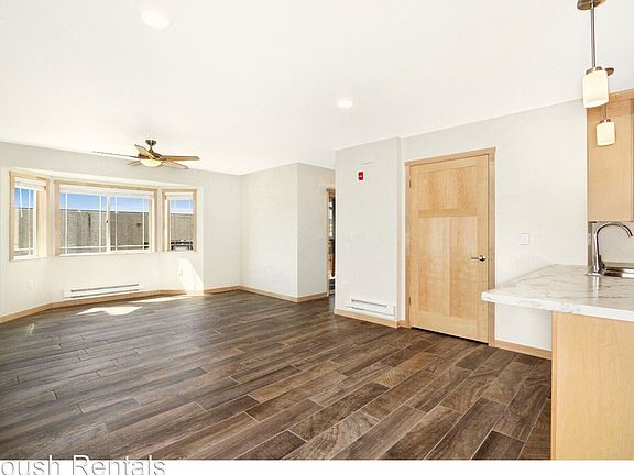 4th image of 1027 Green Bay St APT 103