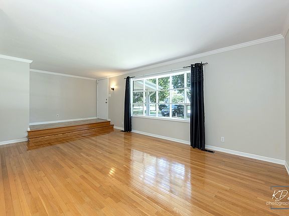 3rd image of 1317 Carol Ln