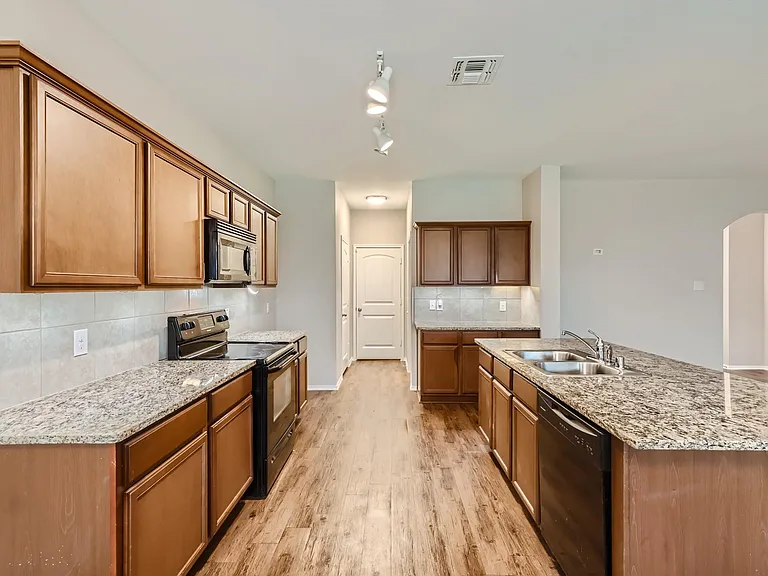 1200 Pampa Grass Dr — Photo 7