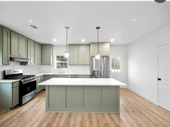 664 E Galveston St, Giddings, TX 78942