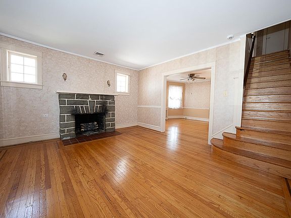 5th image of 192 Chapman Ave