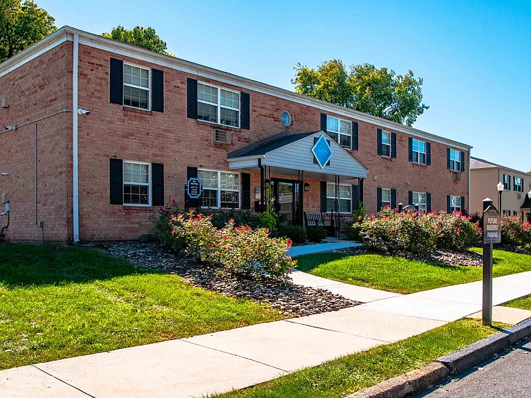 Camp Hill Plaza Apartment Homes — Photo 20