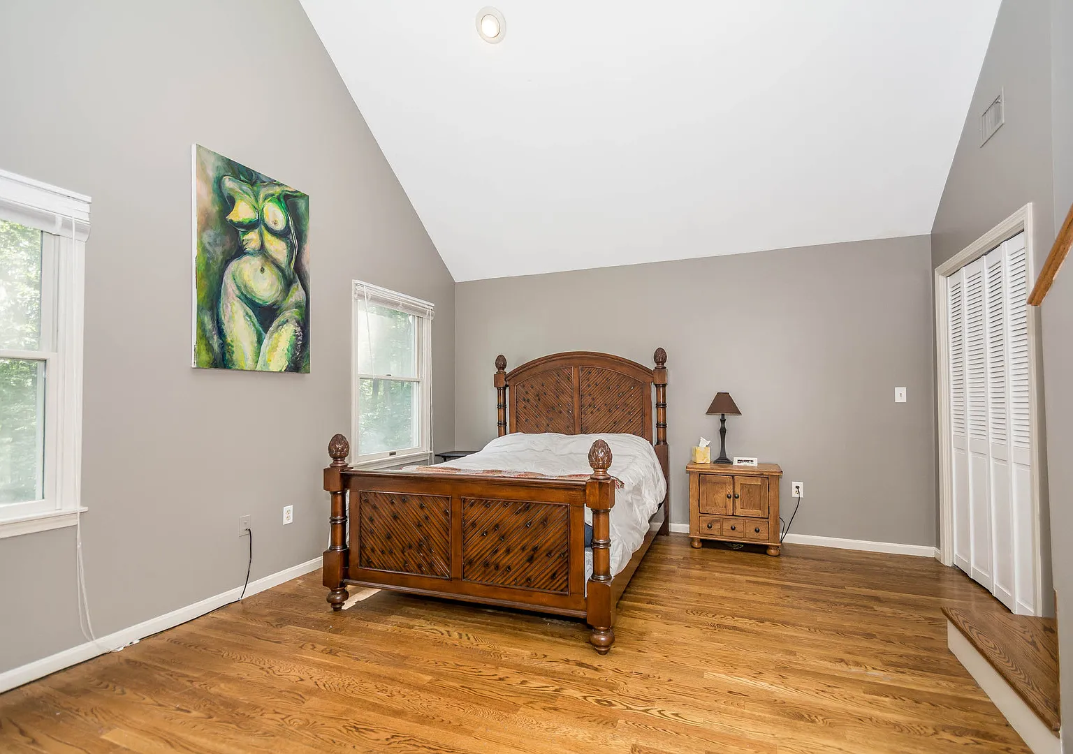 Stunning 4 Bedroom Colonial on private 2.7 Lot with a In-ground pool — Photo 3