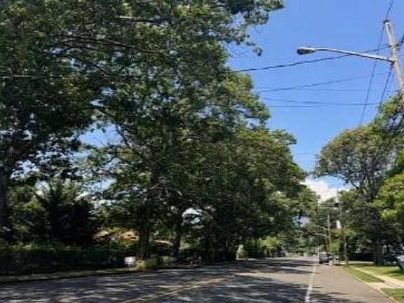 Exterior Neighborhood (street photo)