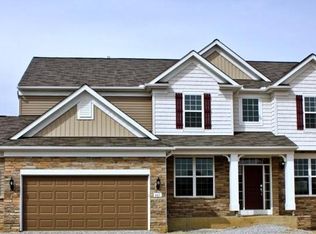 2091 Meadowood Blvd, Twinsburg, OH 44087