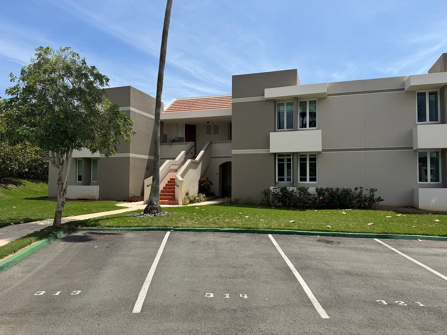3 bed, 1748 sqft, $2,200 — Photo 2