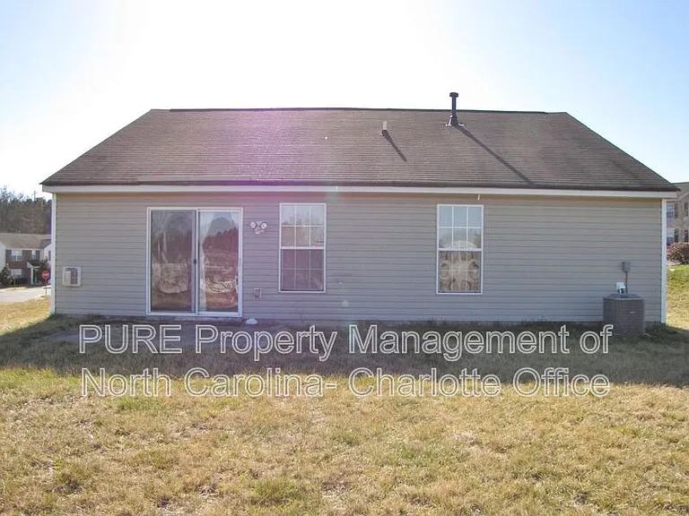 2910 Bridgeville Ln — Photo 9