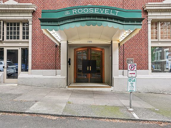 3rd image of 1005 SW Park Ave Unit 203