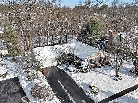 2nd image of 318 Fairview Rd