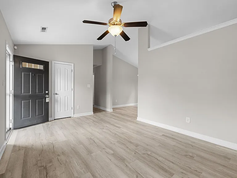 322 Reid Ct N — Photo 9
