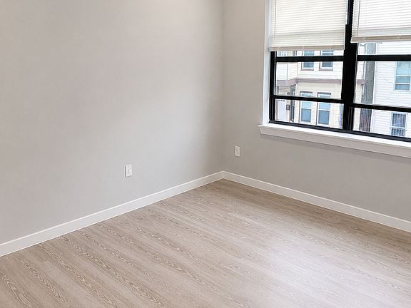 5th image of 127 16th Ave #201