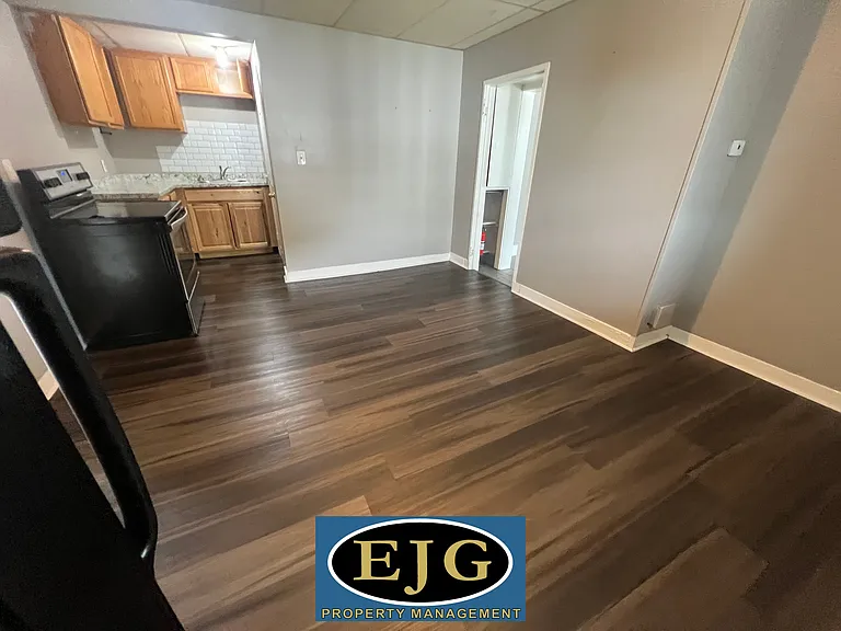 254 Central St #E — Photo 8