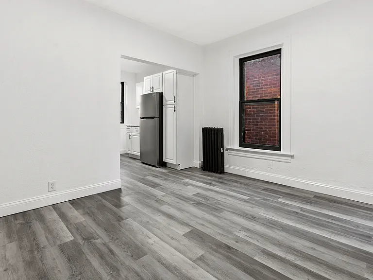 408 E 6th St #5 — Photo 3