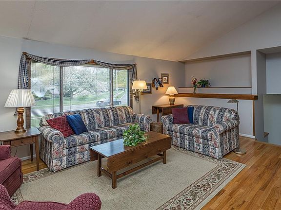 5th image of 27925 Rexford Ave