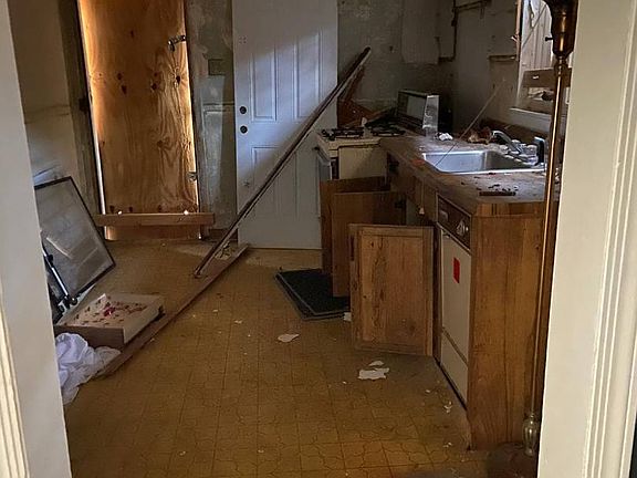 5th image of 256-11 87th Ave