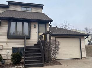 3496 Clearwater Dr, Bettendorf, IA 52722