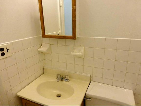 4th image of 417 E 6th St APT 6