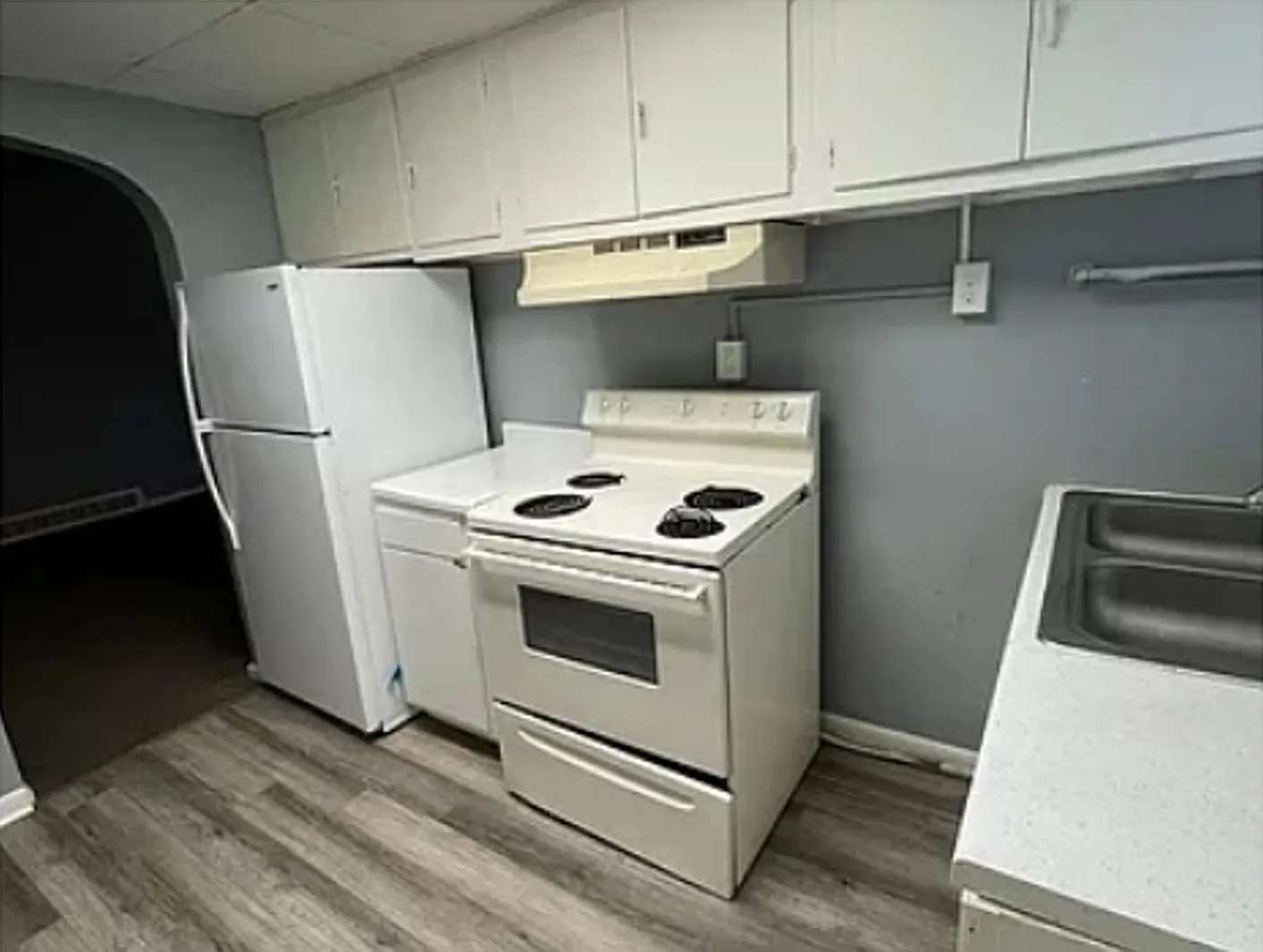 2447 E Walnut Street — Photo 4