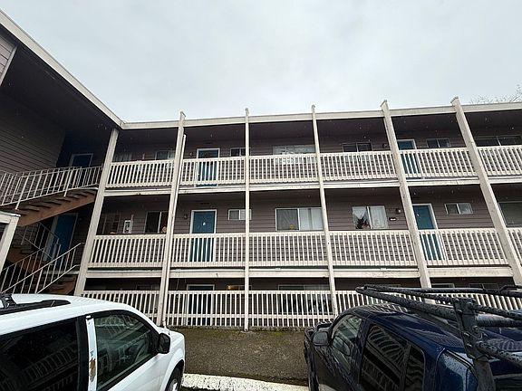 2nd image of 528 SW Levens St APT 8