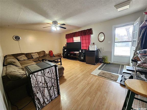 4th image of 733 Mann Ave