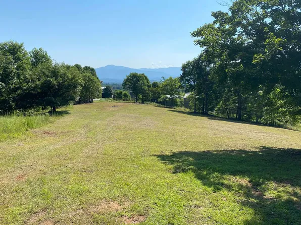 20 Smokerise Ln, Hayesville, NC 28904