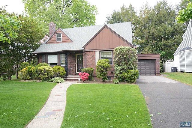 1st image of 8-23 Fairhaven Pl #1X